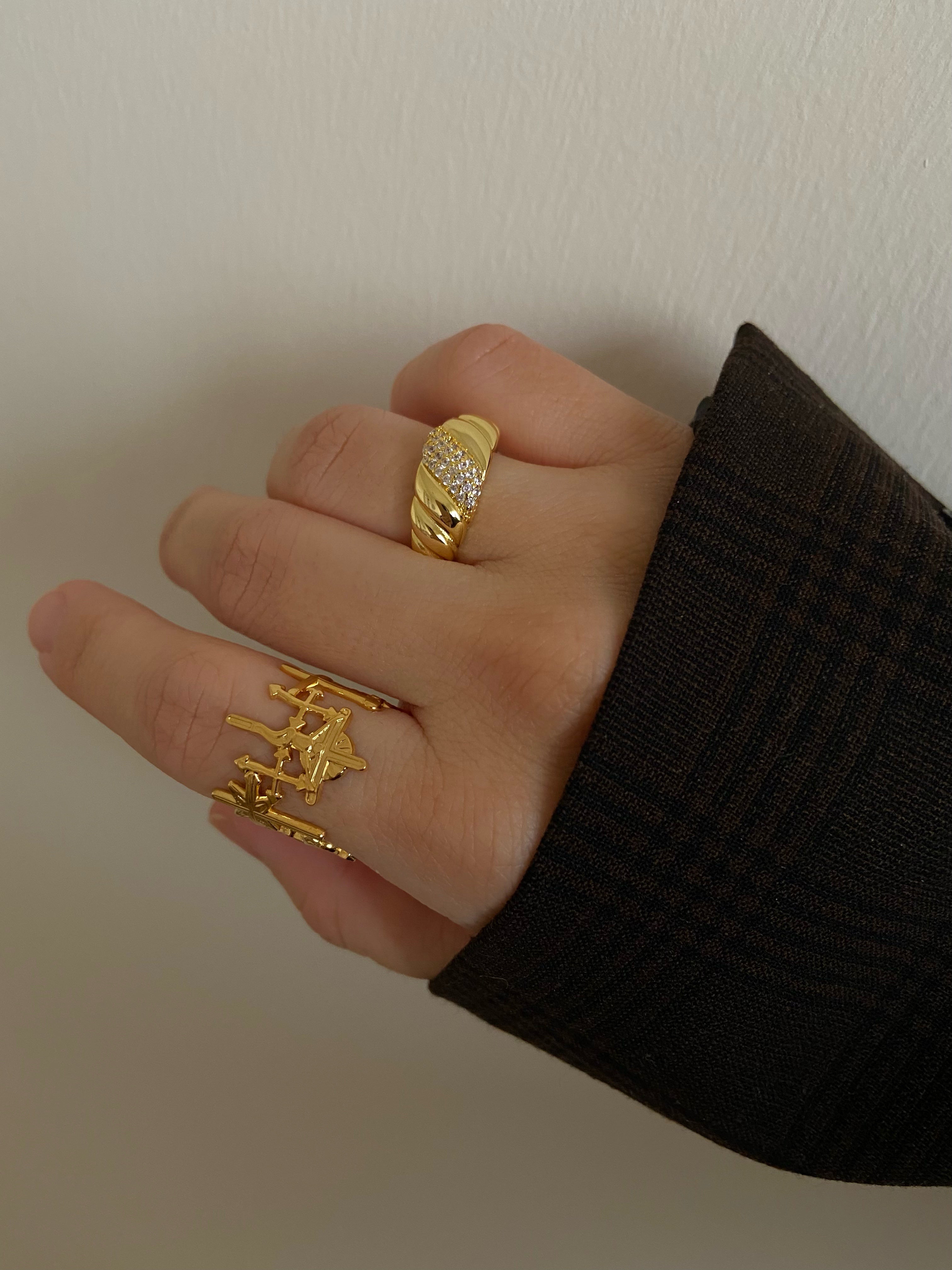 Cross rings
