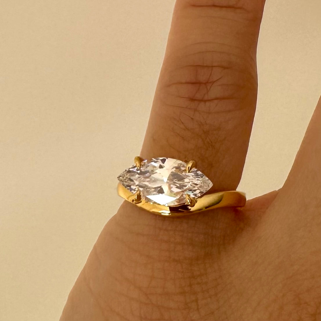Floater Ring - Marquise