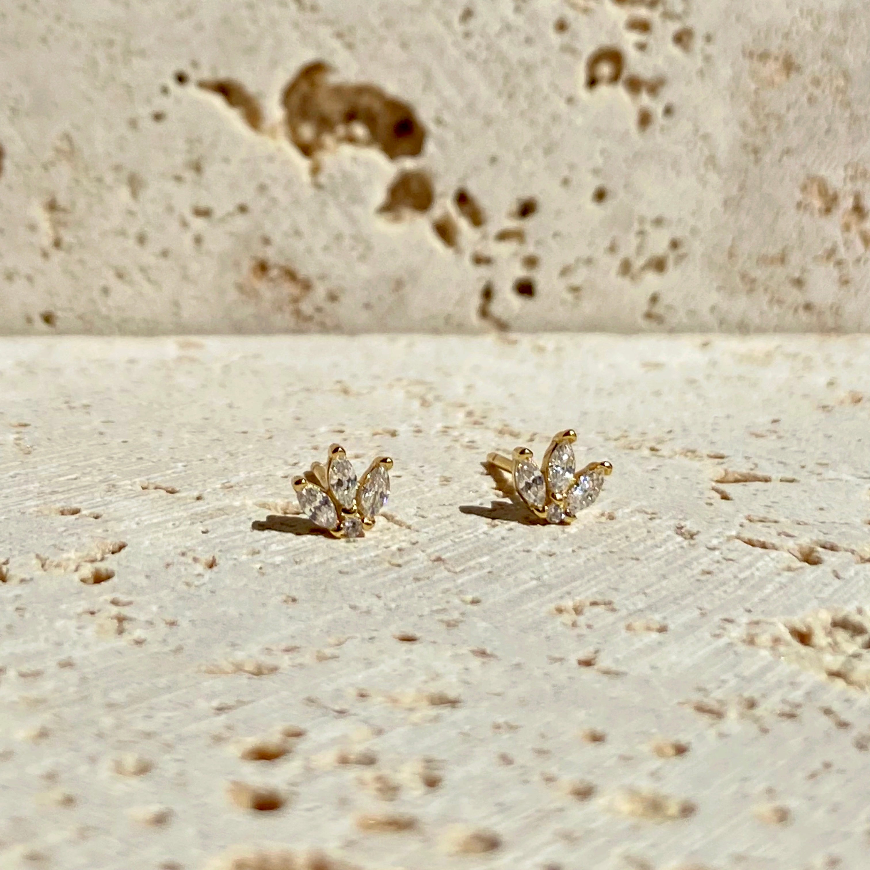 Mini petal studs (VERMEIL)