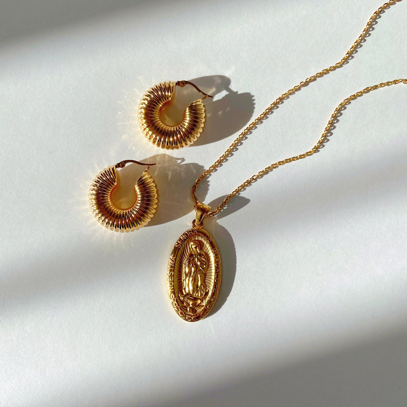 Mary pendant necklace